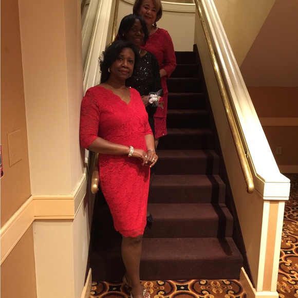 Fancy lace dress in RED! The dress fits very nicely with a 3/4 length sleeve. - Picture 6 of 7